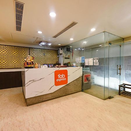Fabexpress Seven Heaven Hotel New Delhi Exterior photo