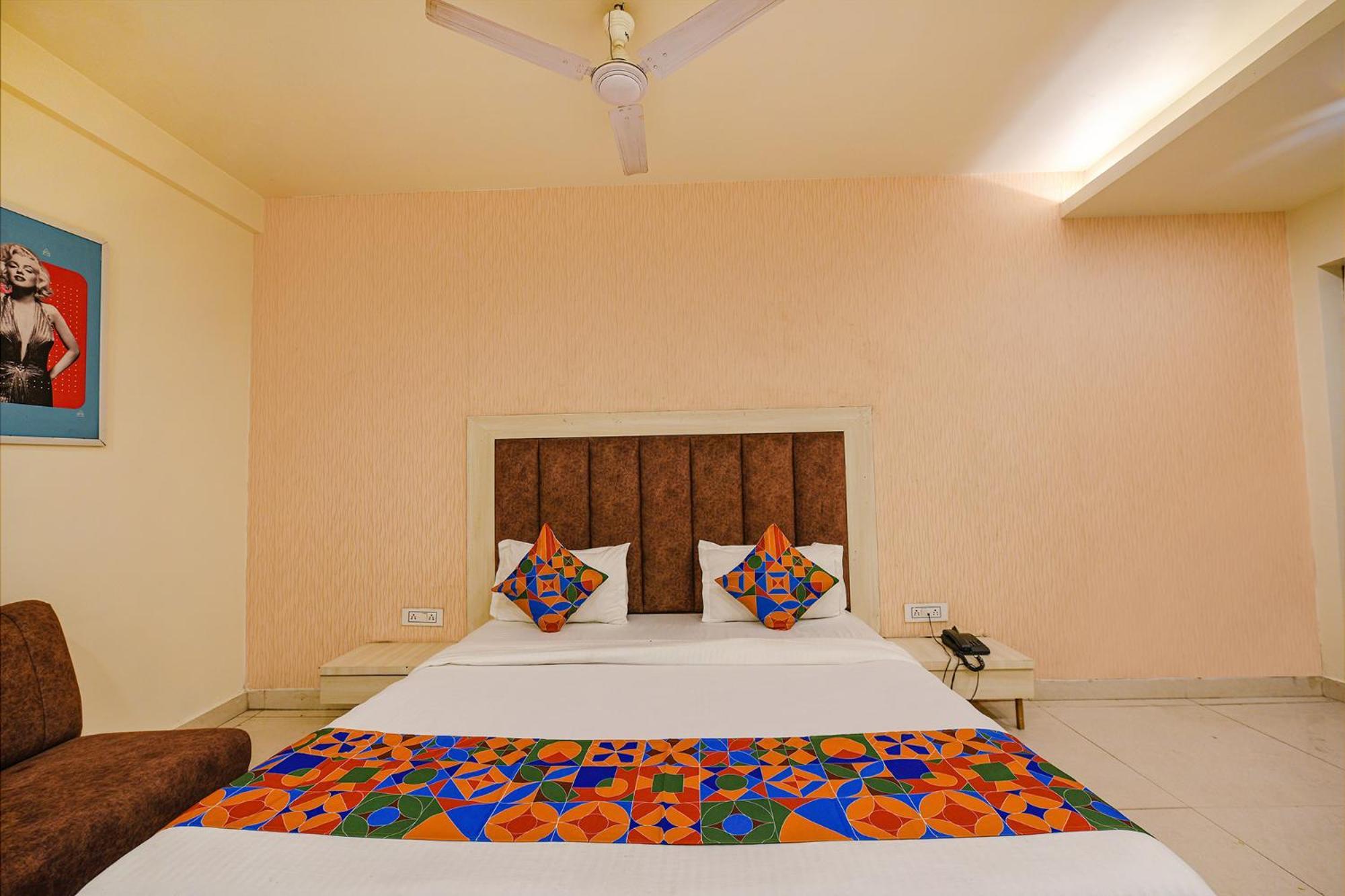 Fabexpress Seven Heaven Hotel New Delhi Exterior photo