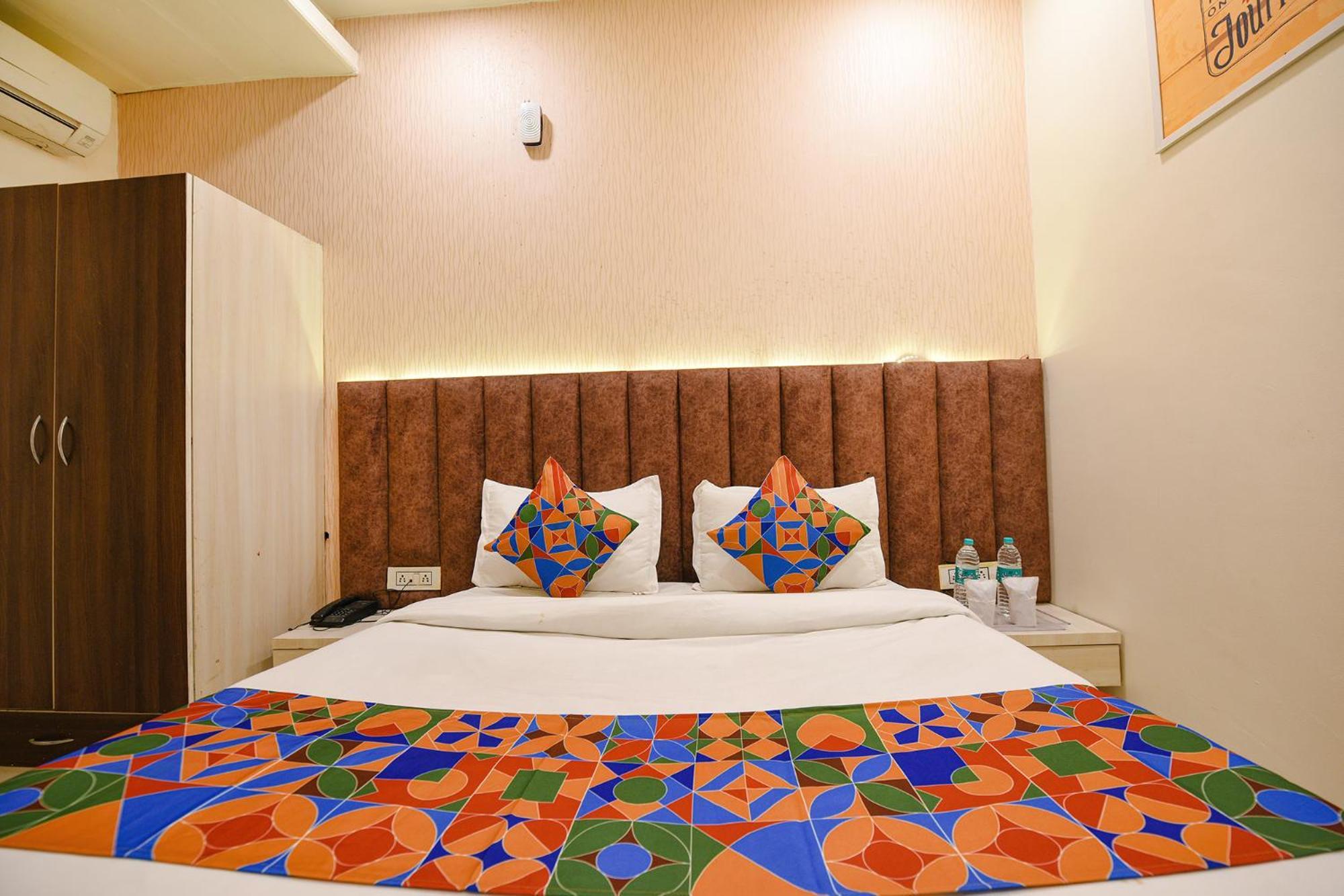 Fabexpress Seven Heaven Hotel New Delhi Exterior photo