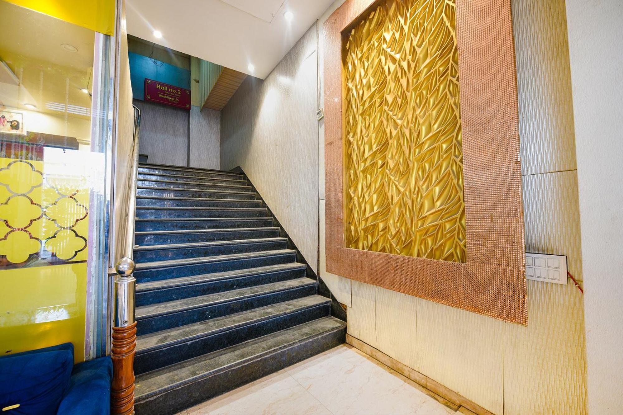 Fabexpress Seven Heaven Hotel New Delhi Exterior photo
