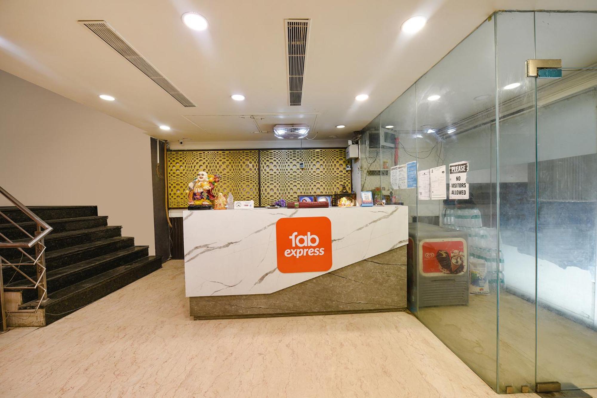 Fabexpress Seven Heaven Hotel New Delhi Exterior photo